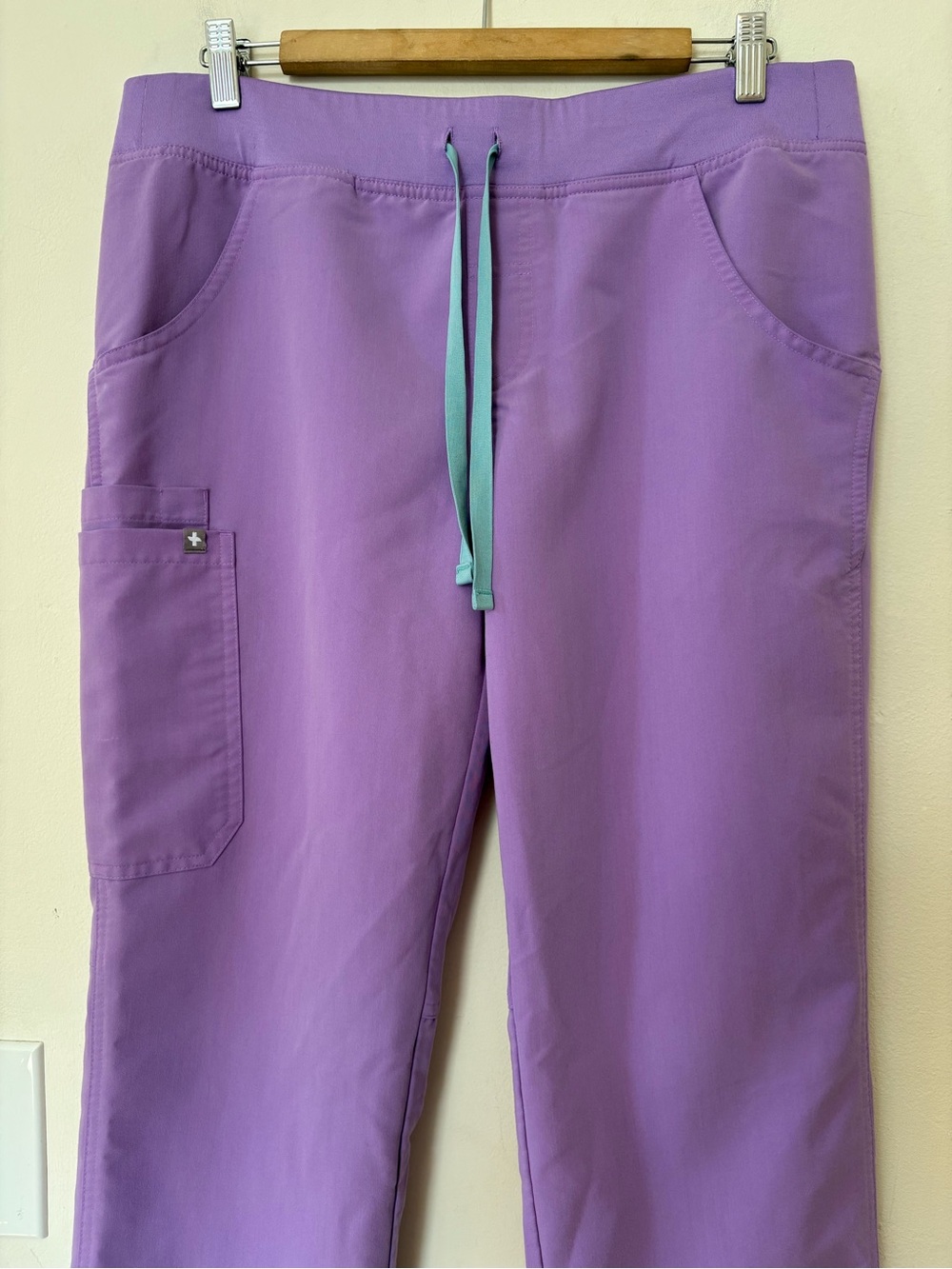 FIGS Kade Cargo Straight Leg Scrub Pants Lilac Dawn #2959 Sz Medium - Picture 4 of 11